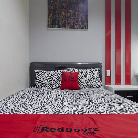 Reddoorz Near Lawang Sewu Hotel Semarang Bagian luar foto