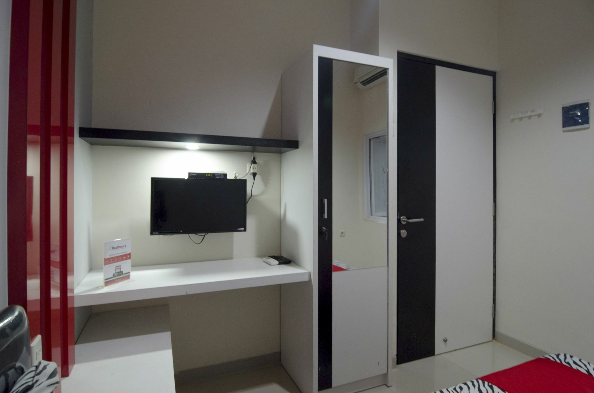 Reddoorz Near Lawang Sewu Hotel Semarang Bagian luar foto