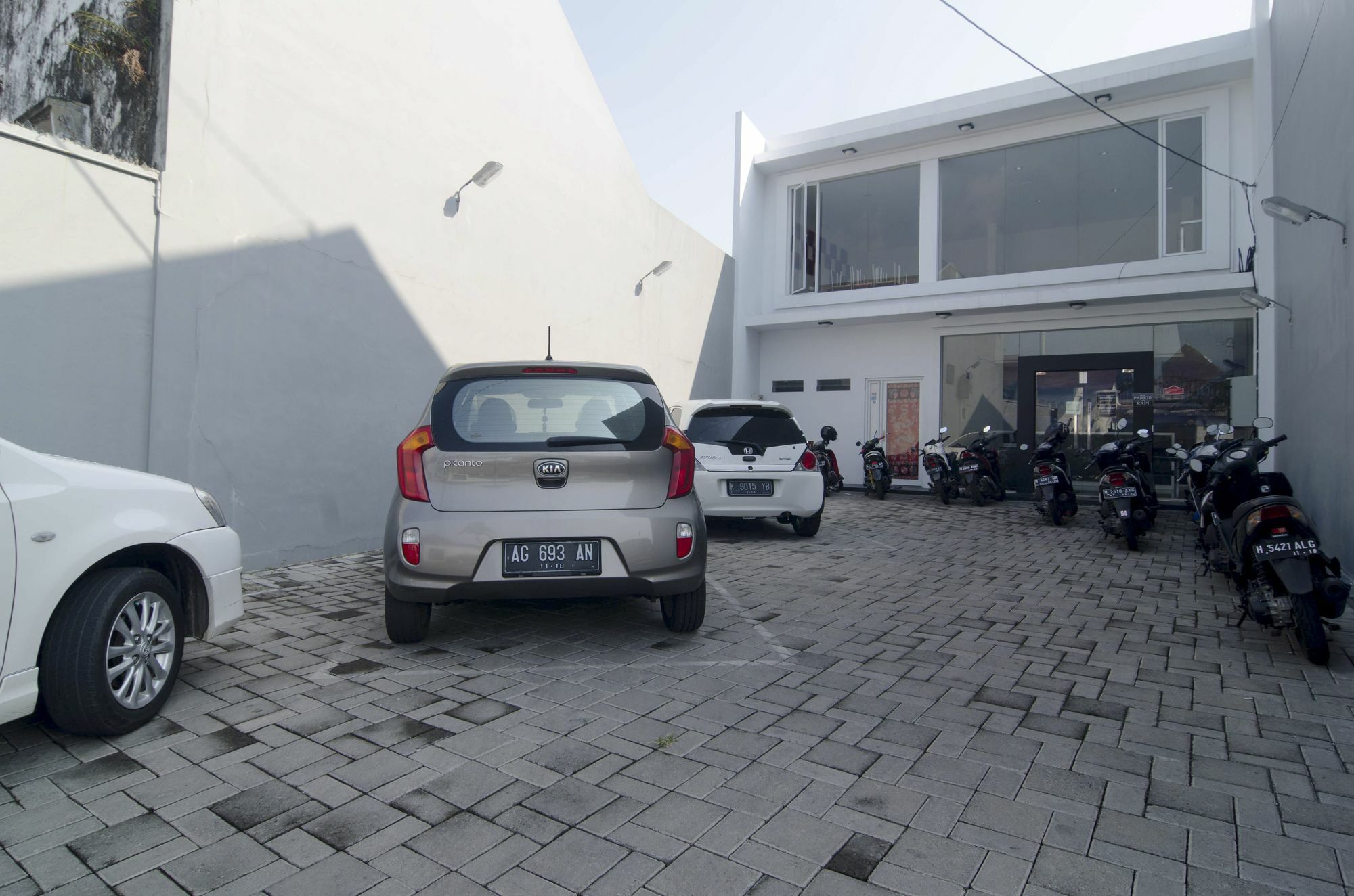 Reddoorz Near Lawang Sewu Hotel Semarang Bagian luar foto