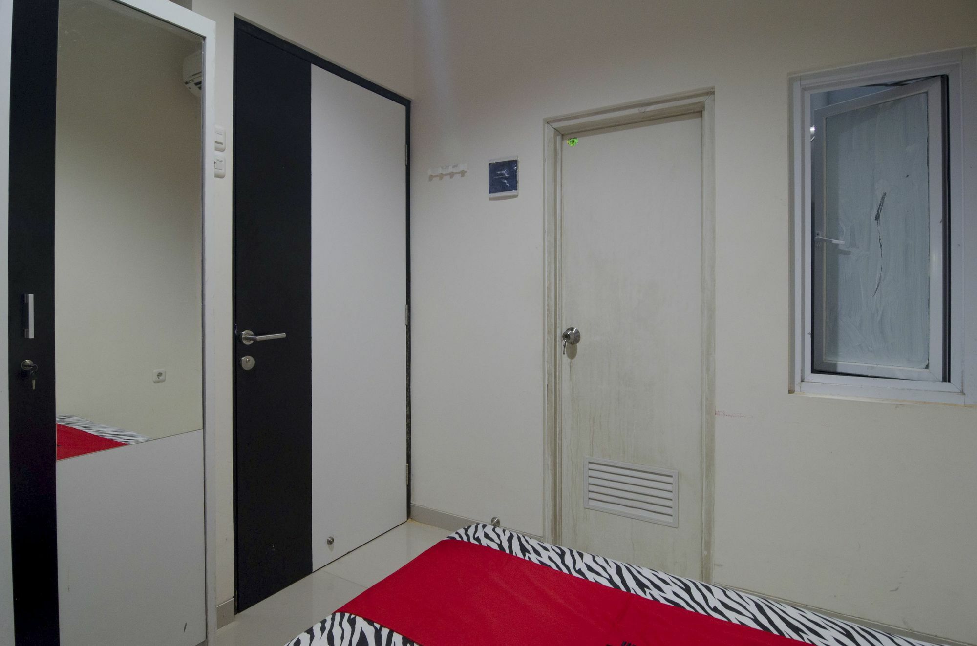Reddoorz Near Lawang Sewu Hotel Semarang Bagian luar foto