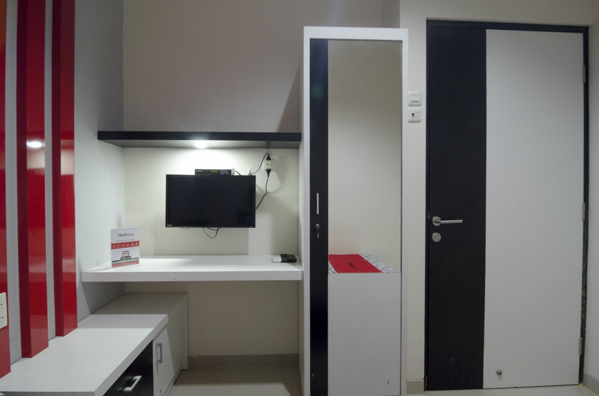 Reddoorz Near Lawang Sewu Hotel Semarang Bagian luar foto